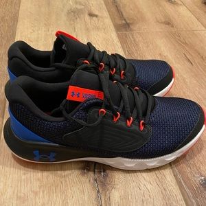 Kids Under Armour Charged Vantage 2